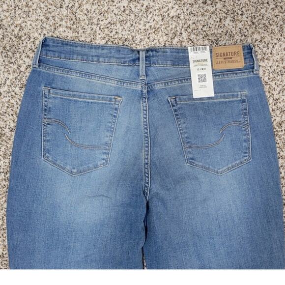 Levi Strauss Signature Capri's Womens 12 Mid Rise Denim Capri Pants Stretch NWT - Picture 5 of 8